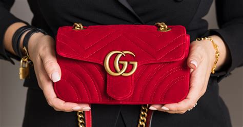 Schandaal en stijl: de opkomst en revolutie van Gucci.